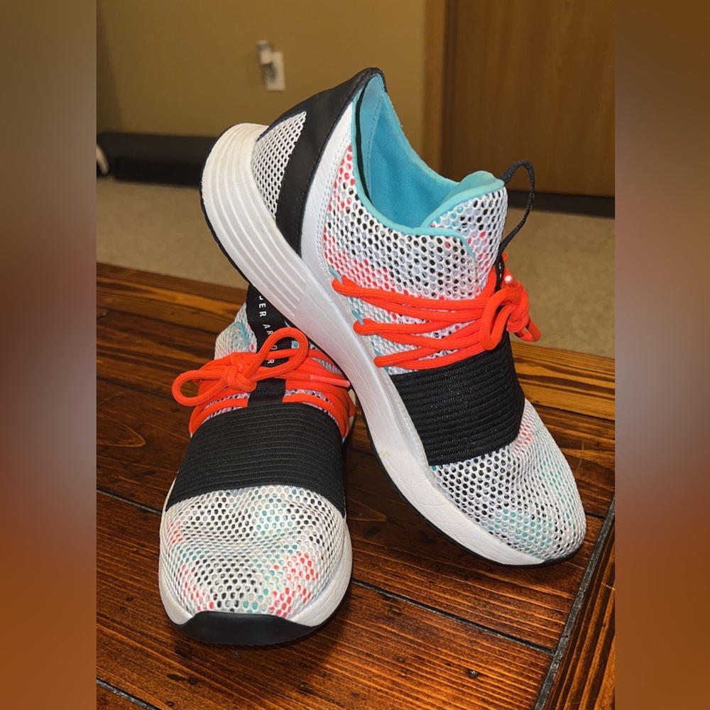 Women’s Size 8 Under Armour Breathe Lace Training Shoe